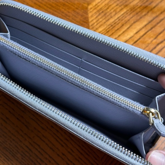 Prada Wallet - Picture 4 of 4